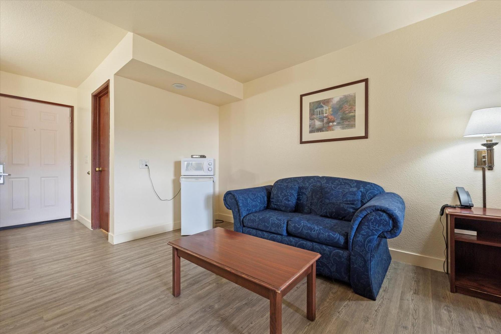 Quincy Inn And Suites Buitenkant foto