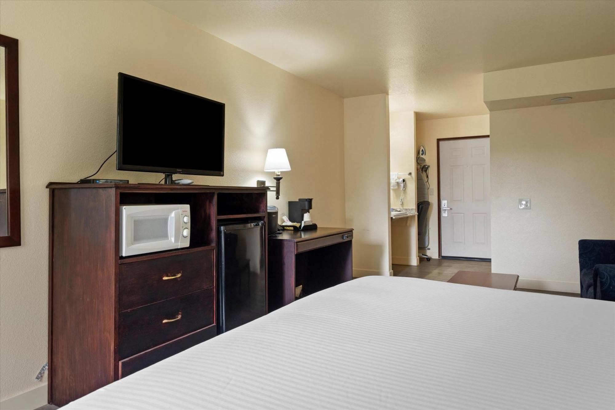 Quincy Inn And Suites Buitenkant foto