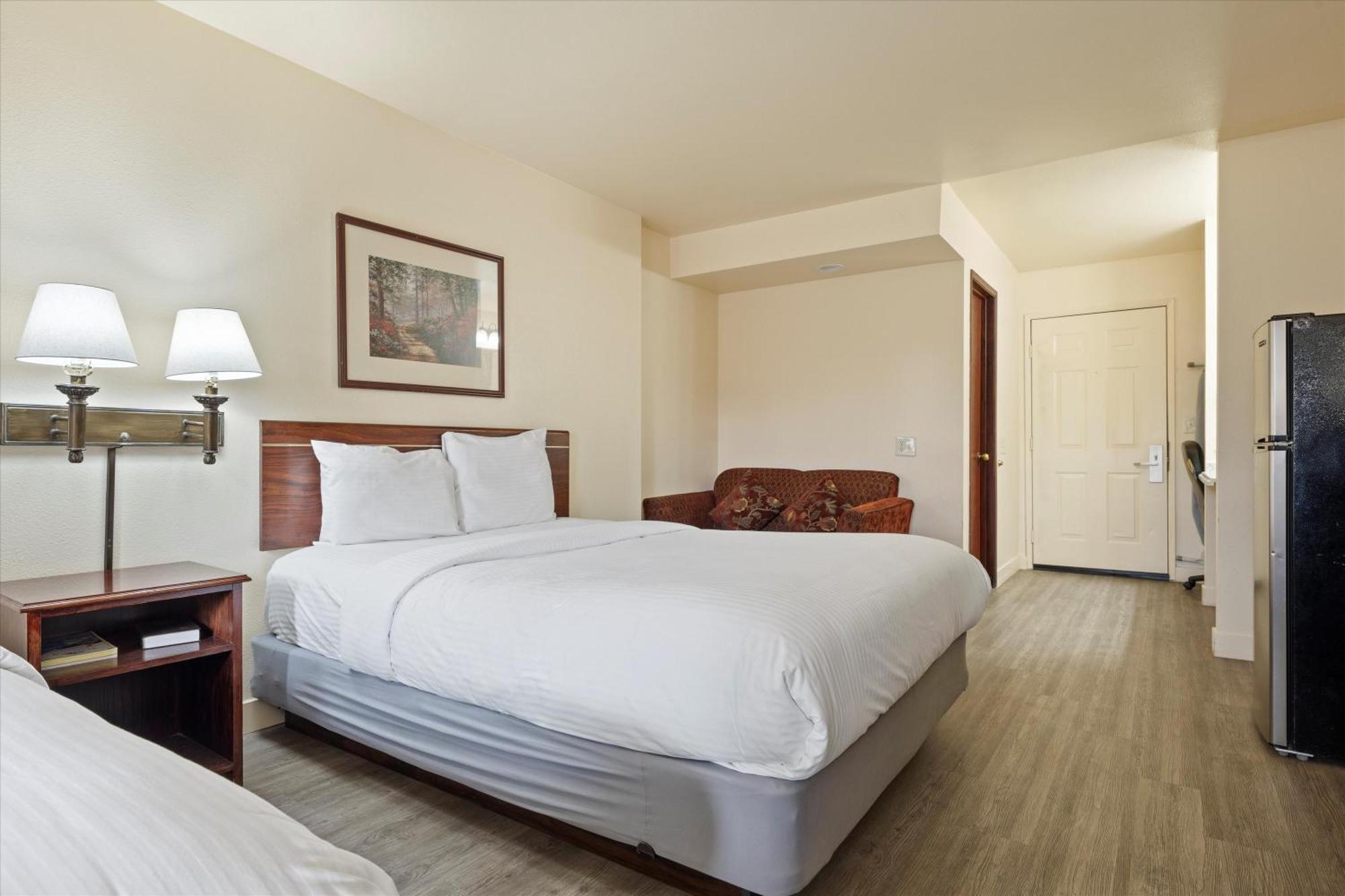 Quincy Inn And Suites Buitenkant foto
