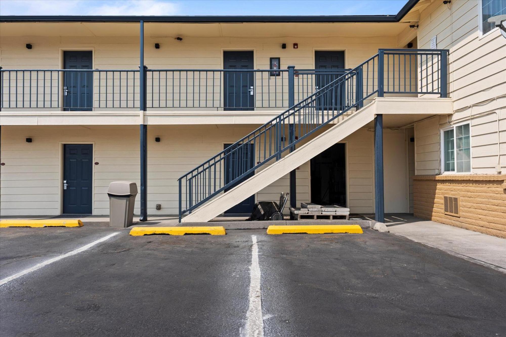 Quincy Inn And Suites Buitenkant foto