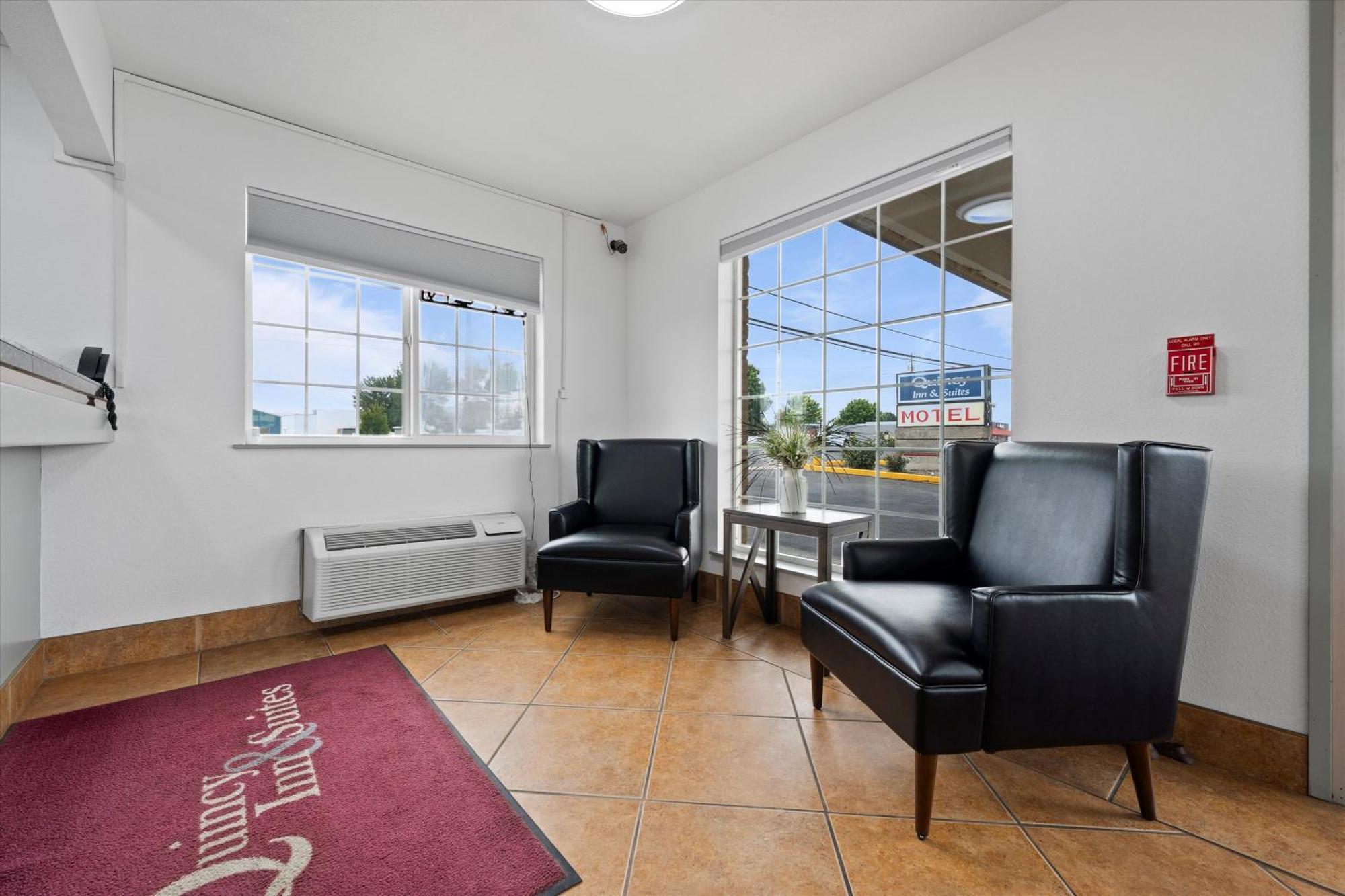 Quincy Inn And Suites Buitenkant foto