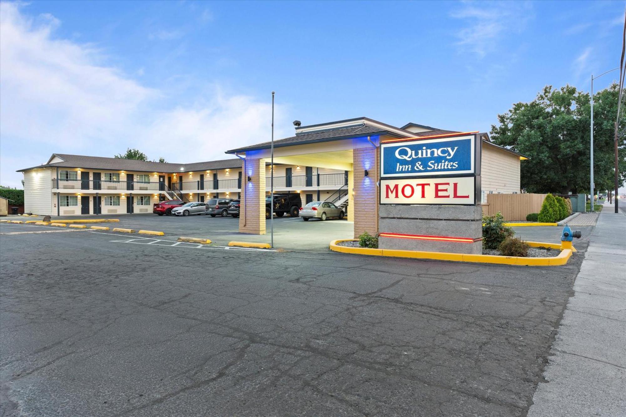 Quincy Inn And Suites Buitenkant foto