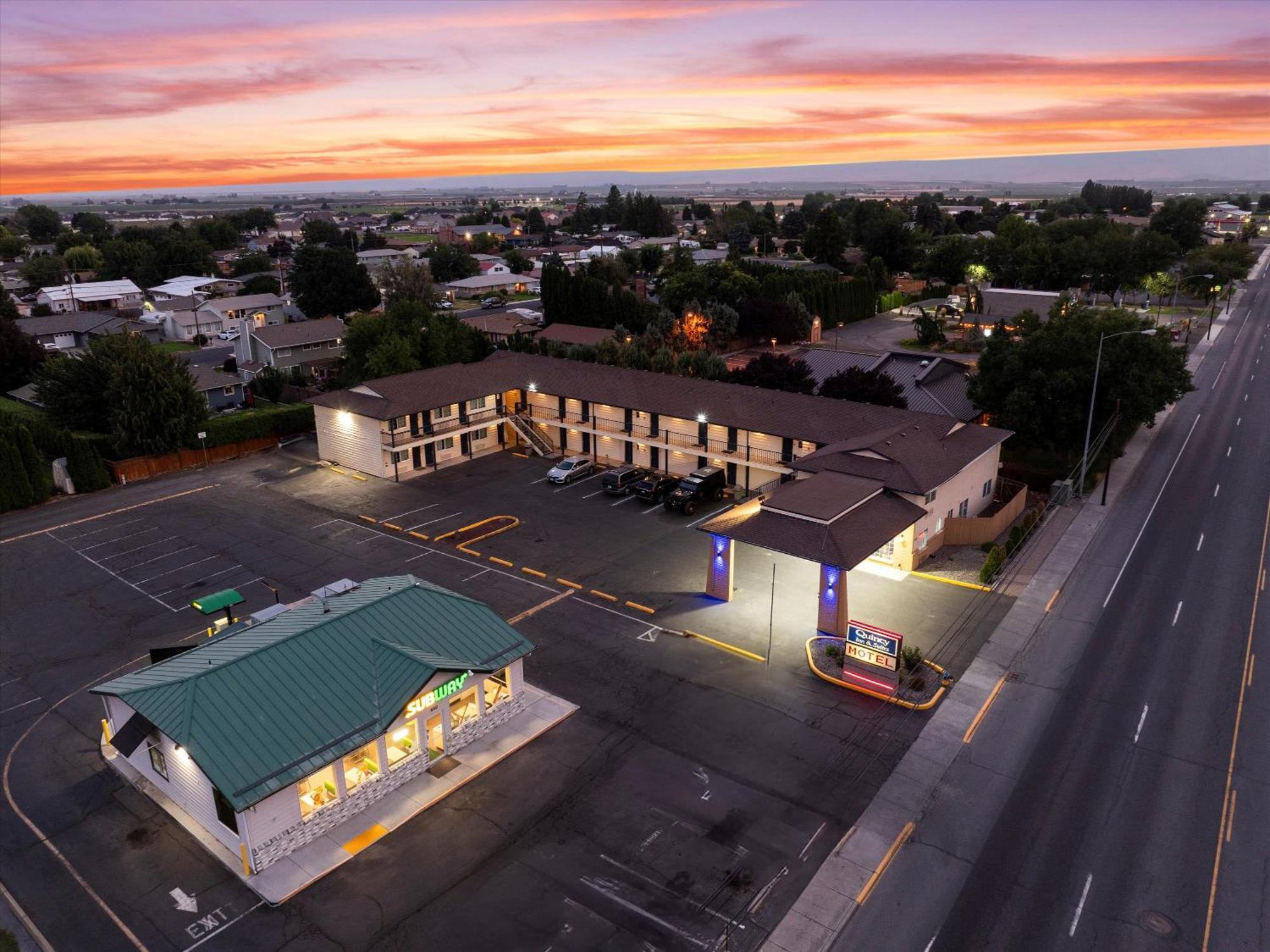 Quincy Inn And Suites Buitenkant foto