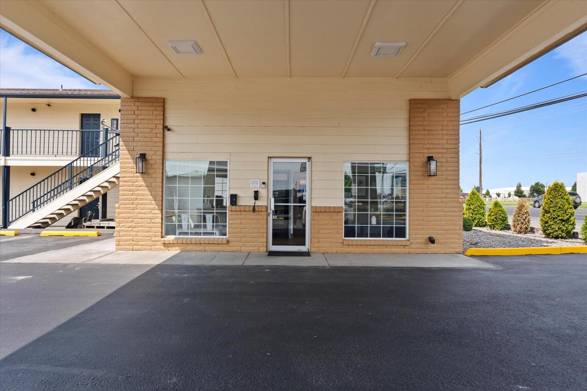Quincy Inn And Suites Buitenkant foto