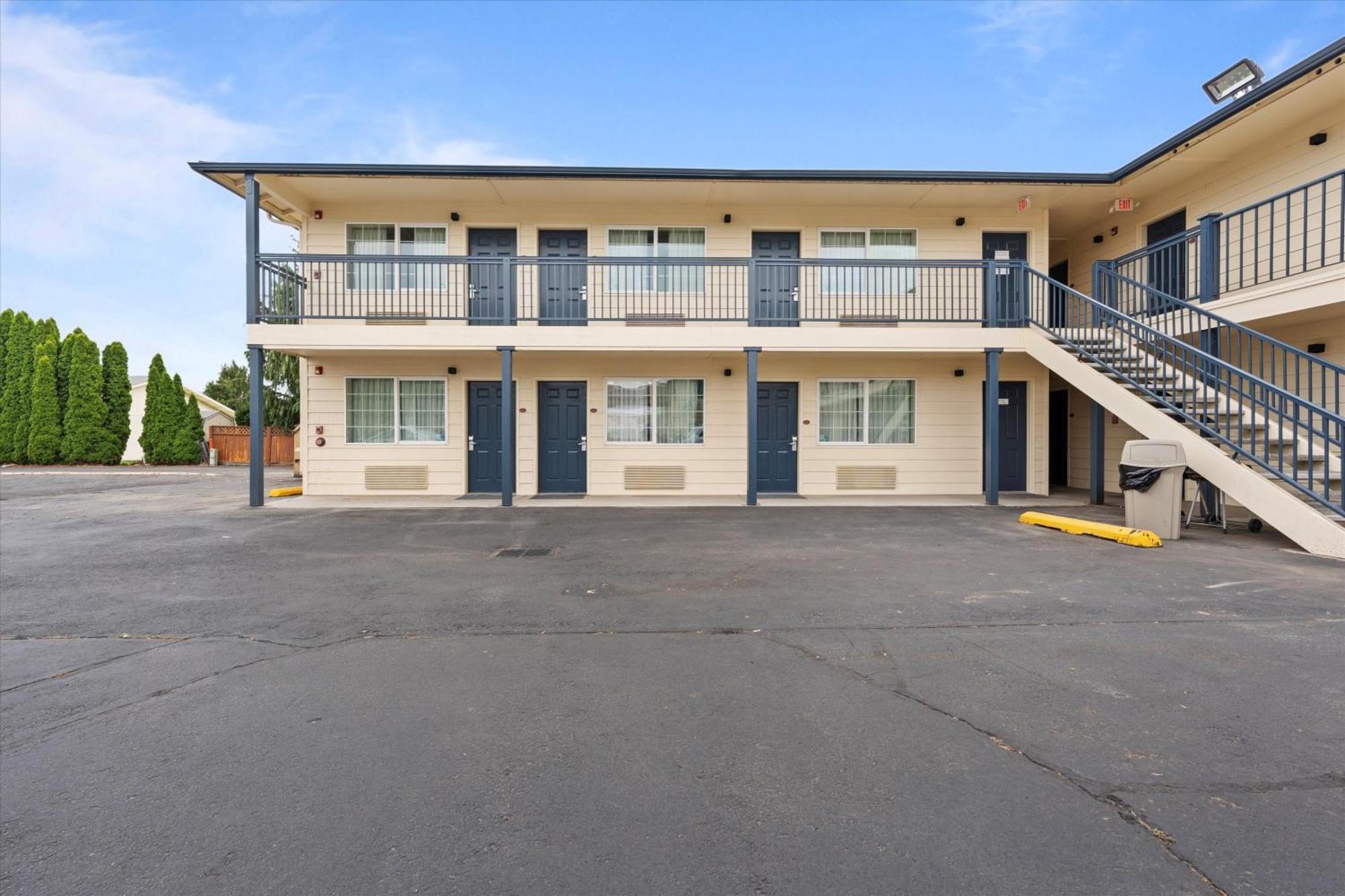 Quincy Inn And Suites Buitenkant foto