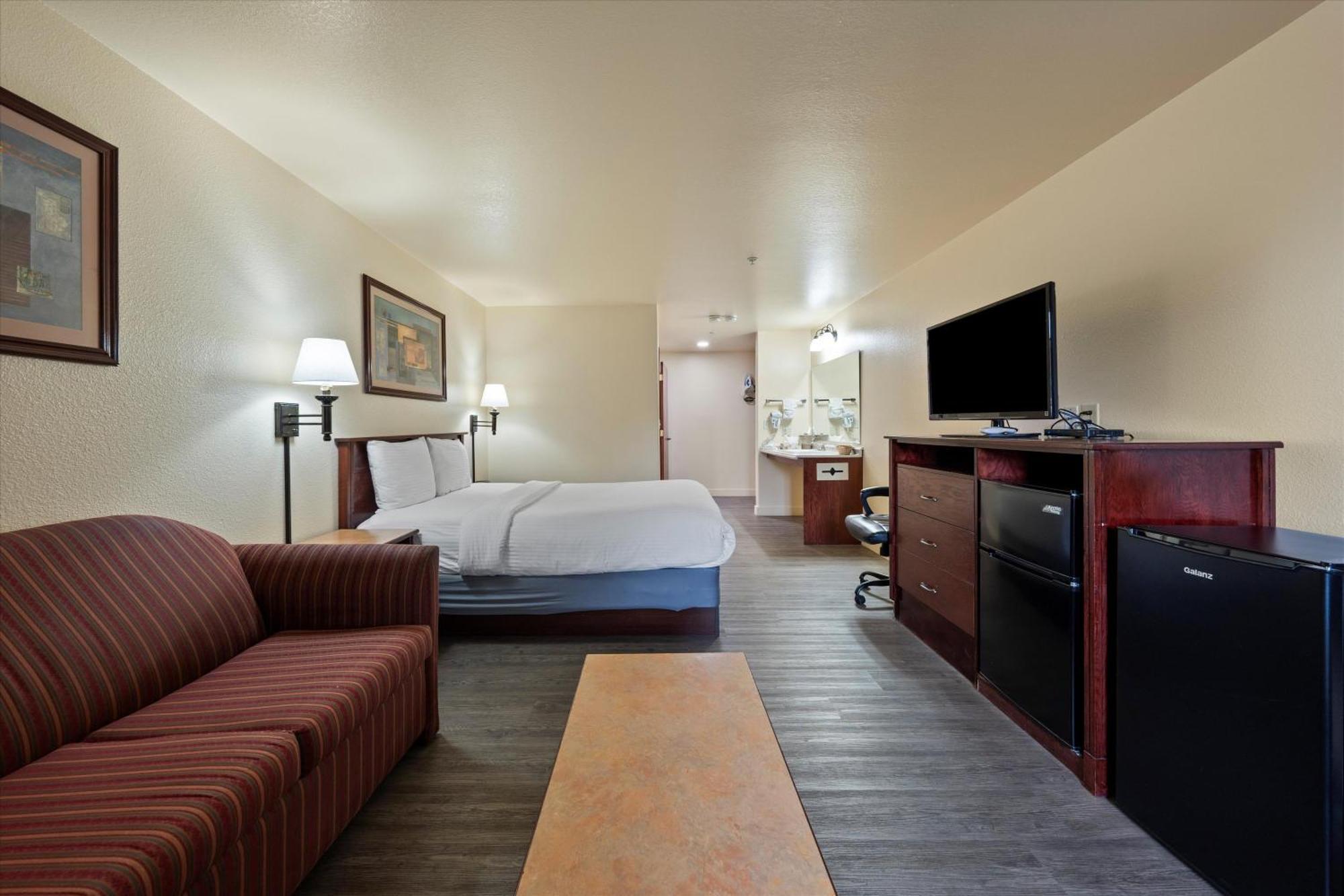 Quincy Inn And Suites Buitenkant foto