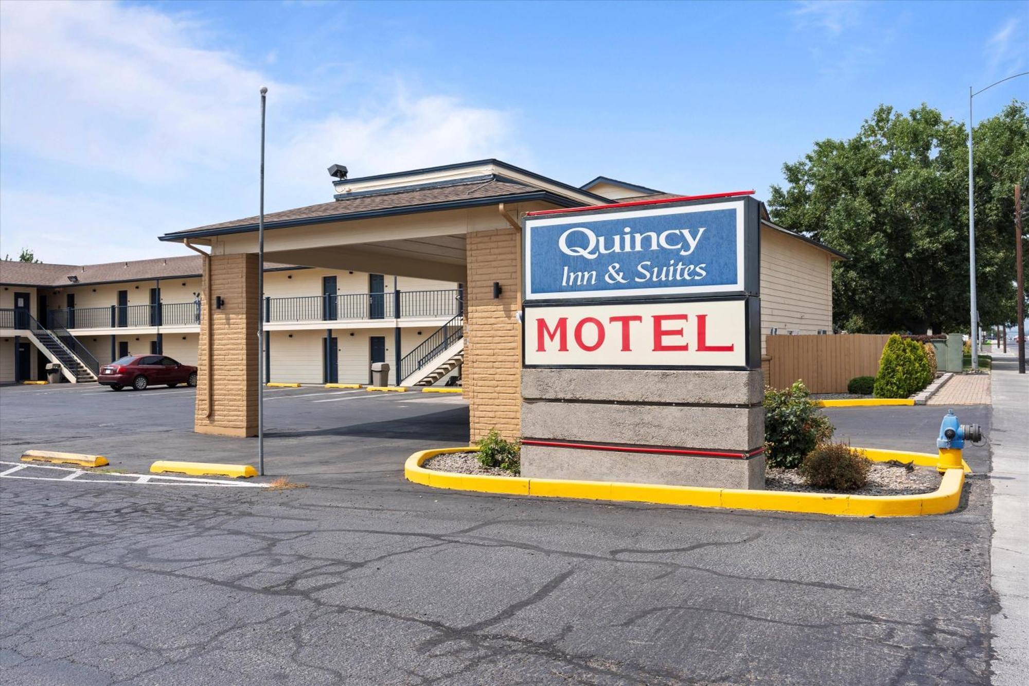 Quincy Inn And Suites Buitenkant foto