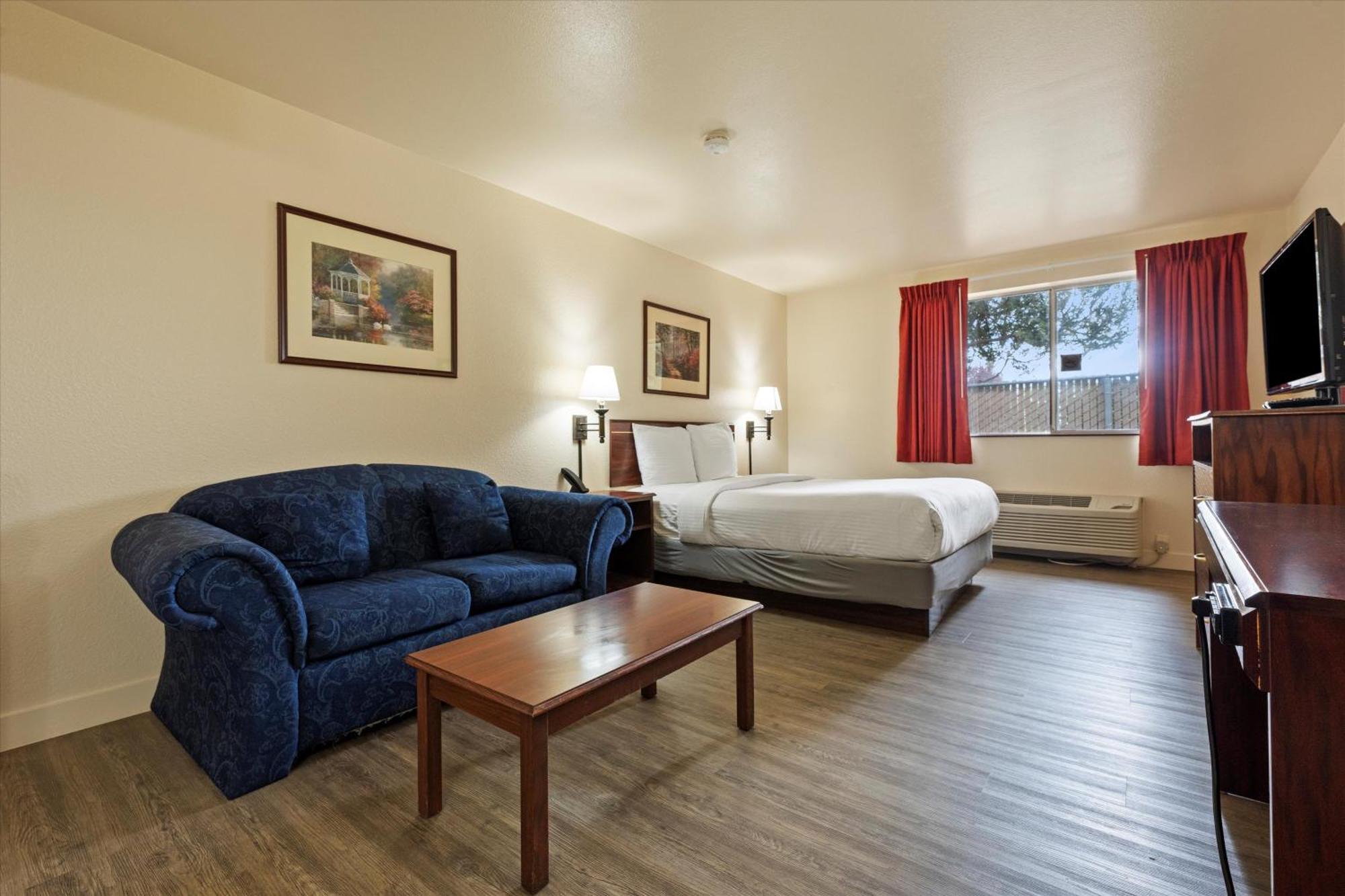 Quincy Inn And Suites Buitenkant foto