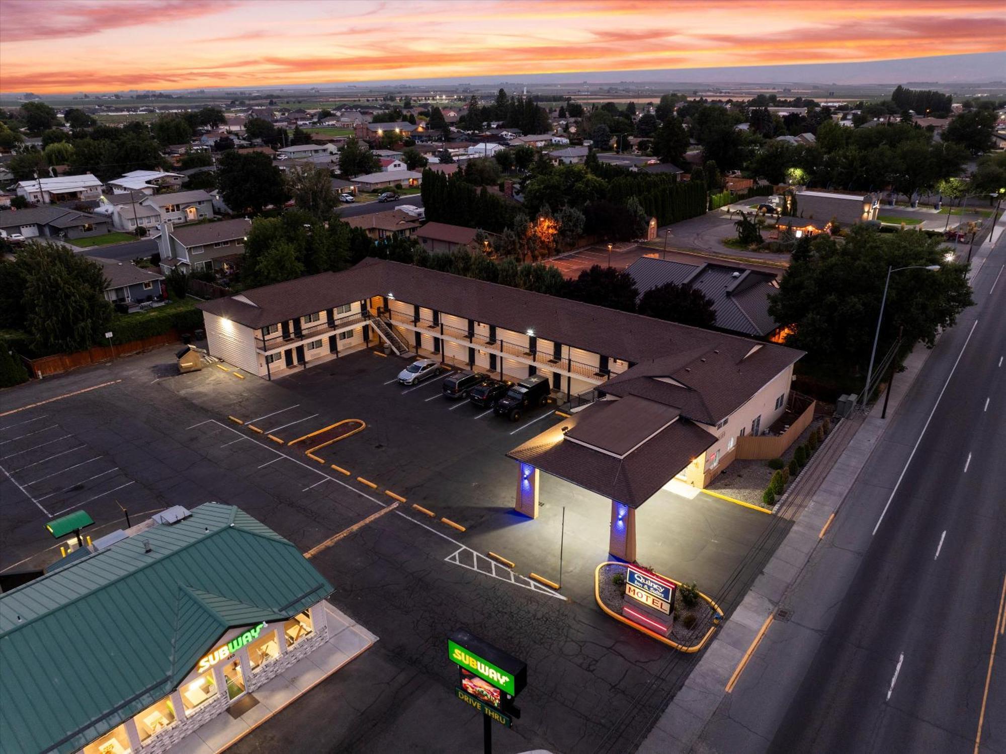 Quincy Inn And Suites Buitenkant foto