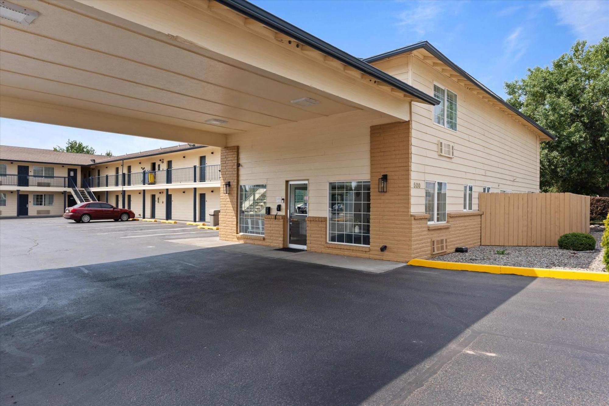 Quincy Inn And Suites Buitenkant foto