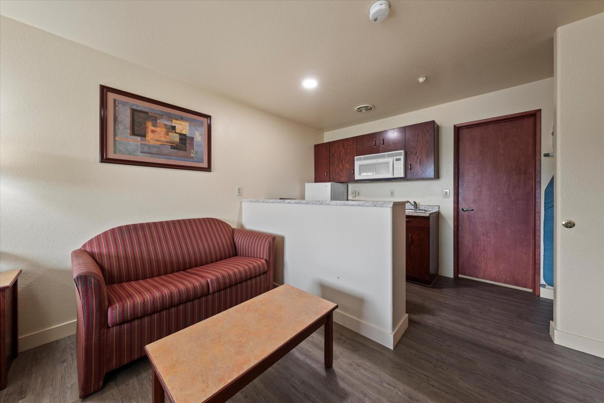 Quincy Inn And Suites Buitenkant foto