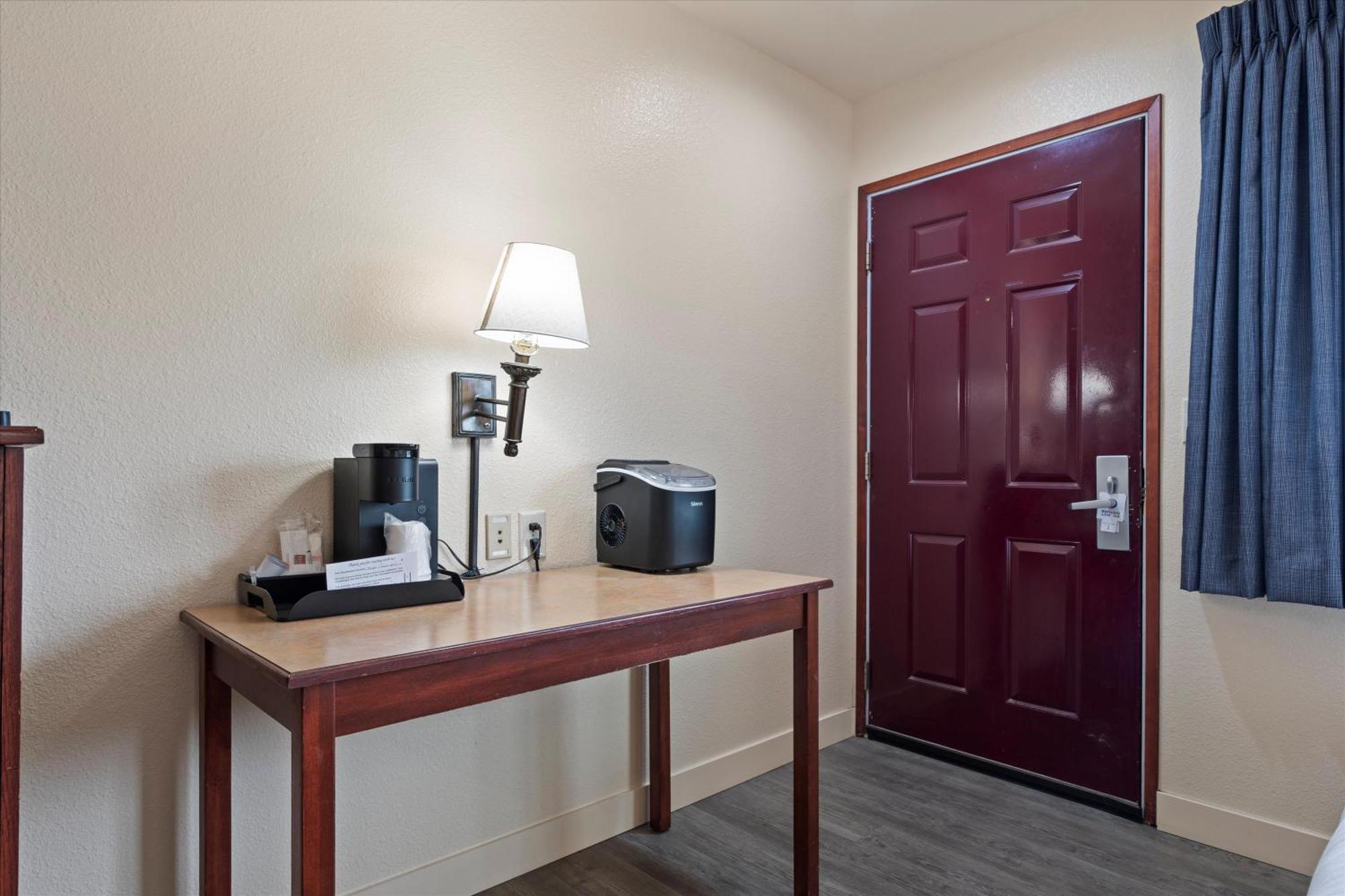 Quincy Inn And Suites Buitenkant foto