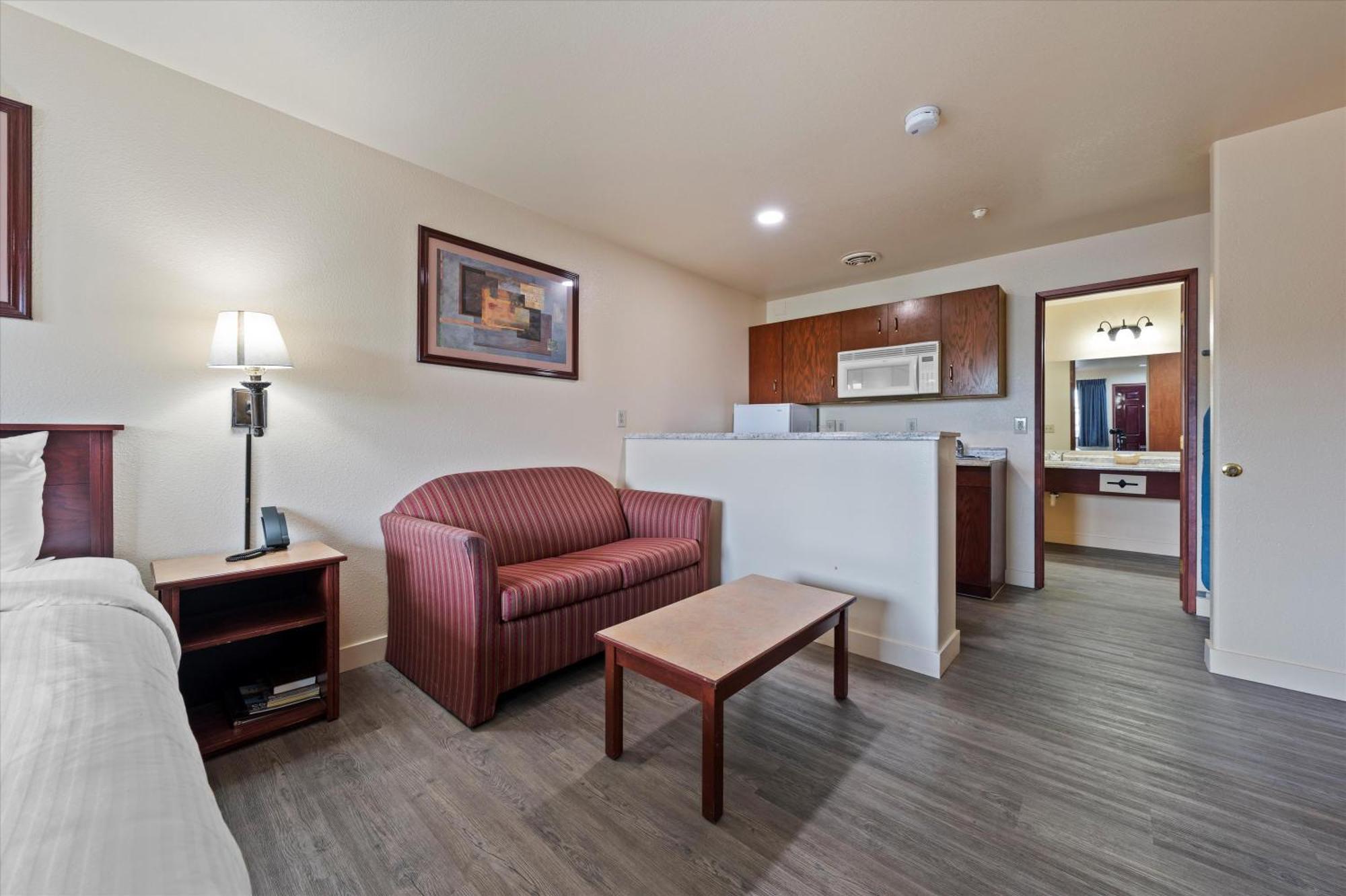 Quincy Inn And Suites Buitenkant foto