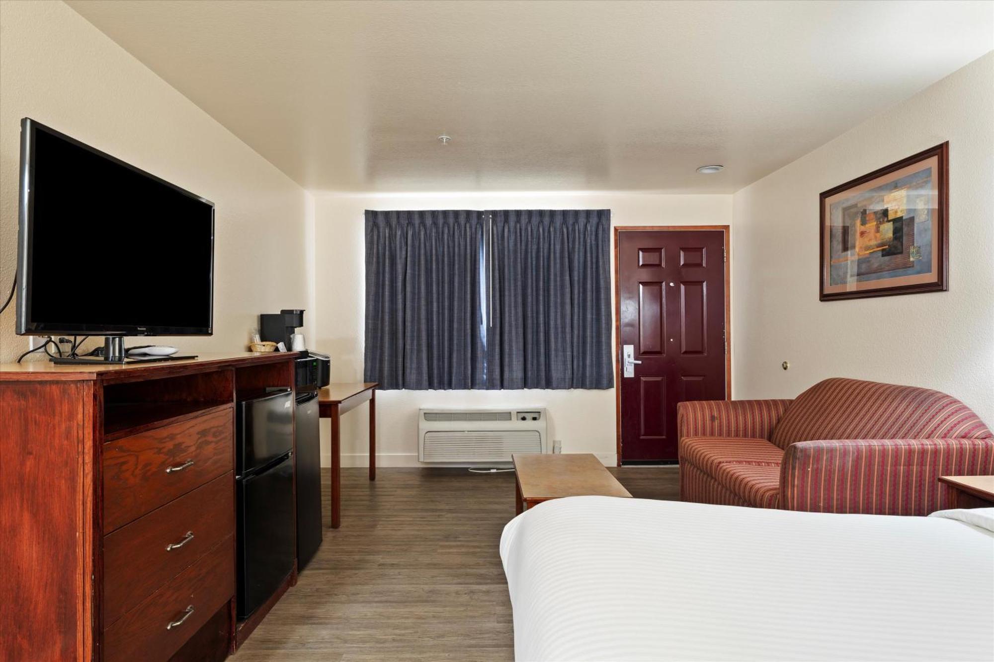 Quincy Inn And Suites Buitenkant foto