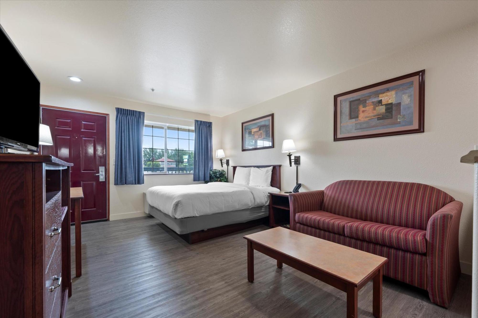 Quincy Inn And Suites Buitenkant foto