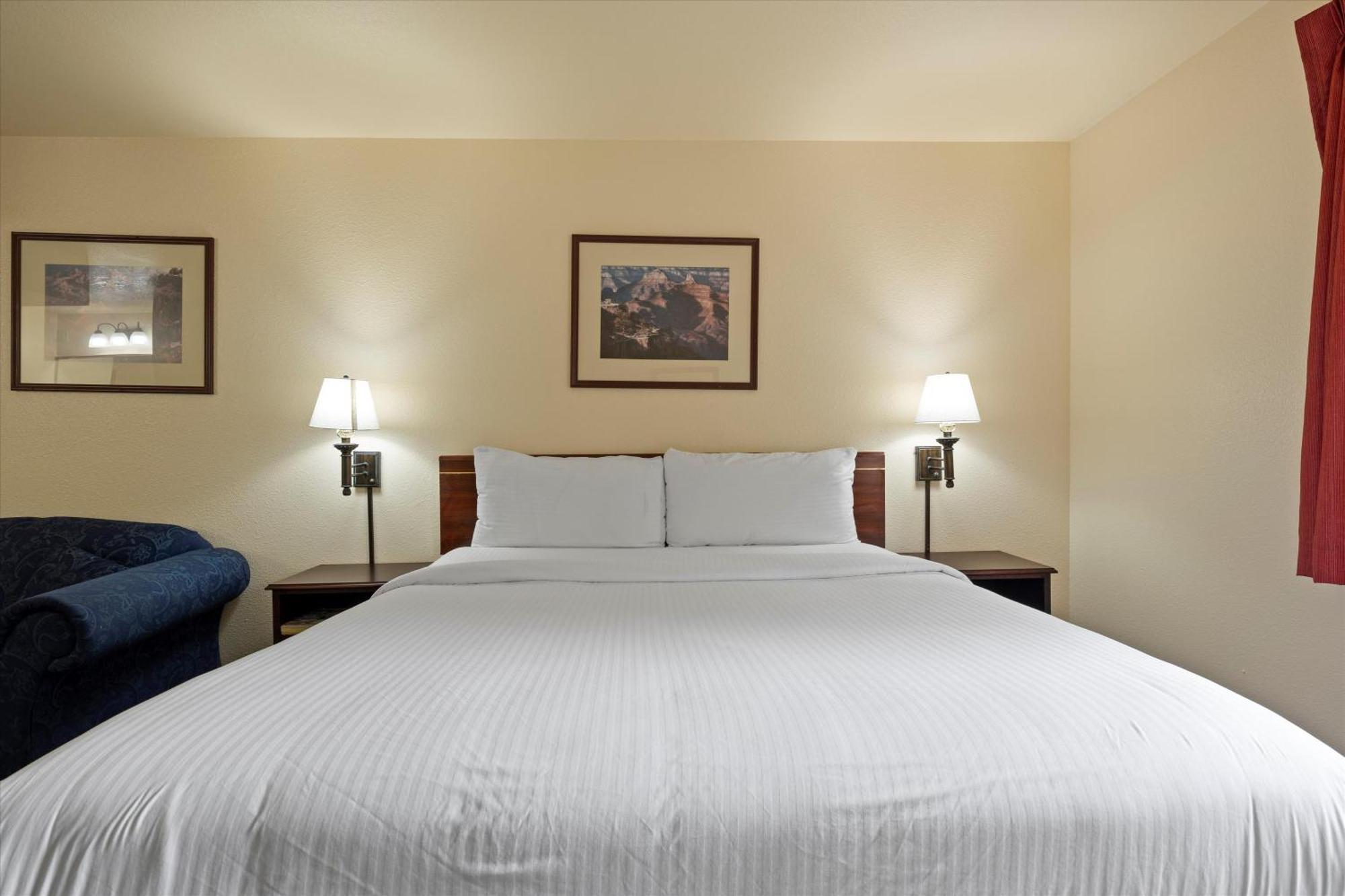 Quincy Inn And Suites Buitenkant foto