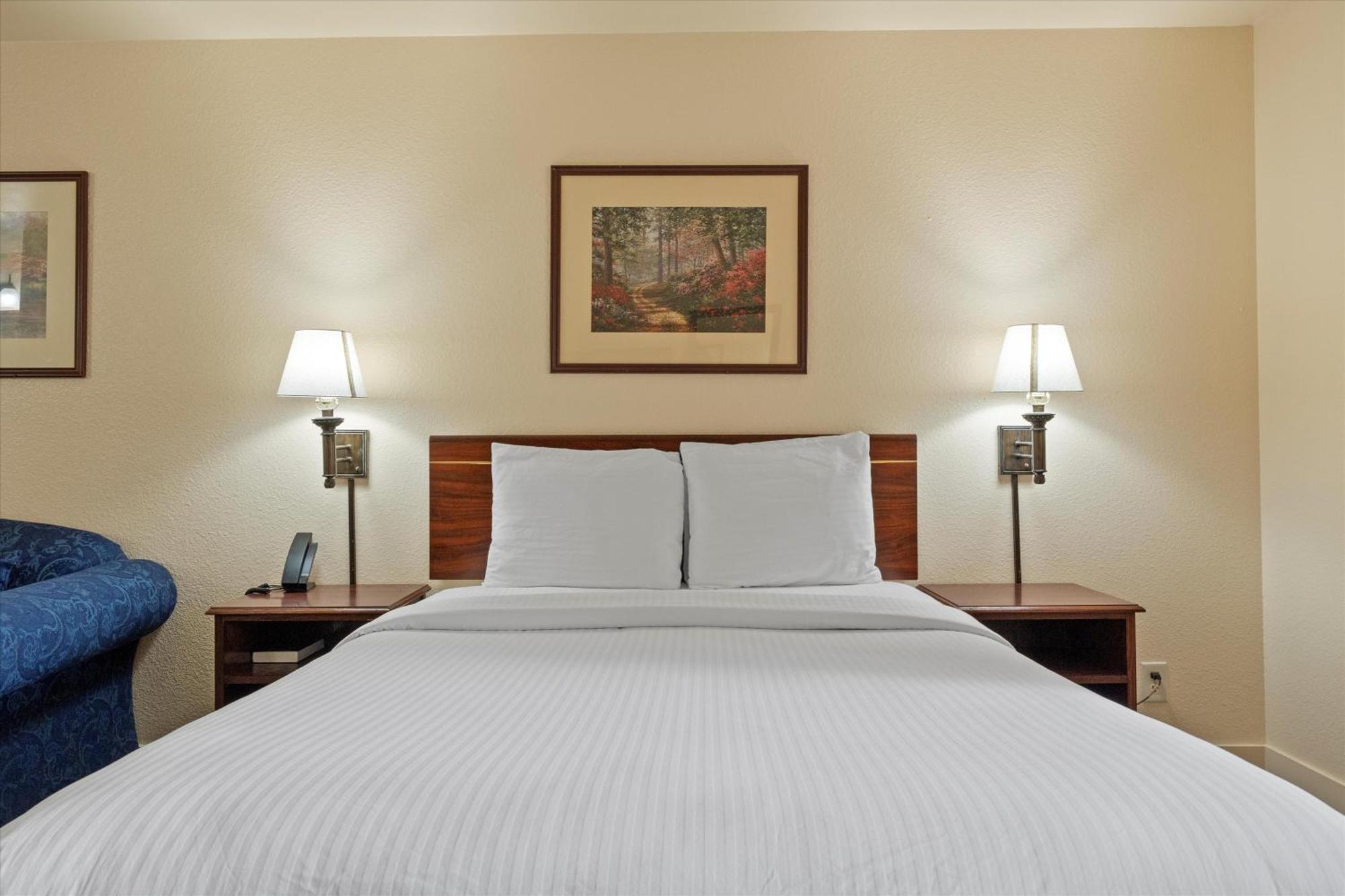 Quincy Inn And Suites Buitenkant foto